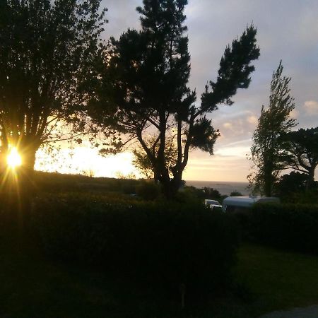 Les Hortensias Grande Tente Familiale Deux Chambres Et Sejour Vue Mer Sur Camping Nature Plestin-les-Grèves Kültér fotó