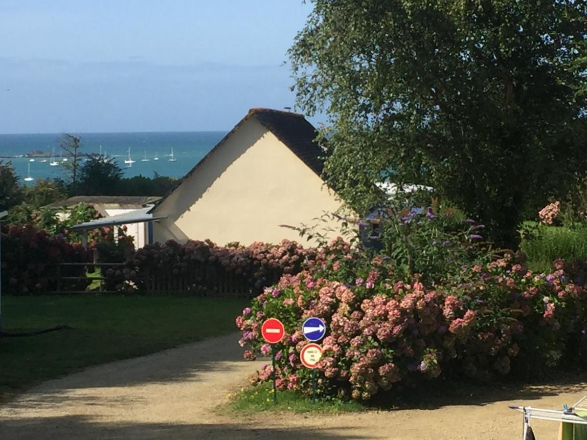 Les Hortensias Grande Tente Familiale Deux Chambres Et Sejour Vue Mer Sur Camping Nature Plestin-les-Grèves Kültér fotó