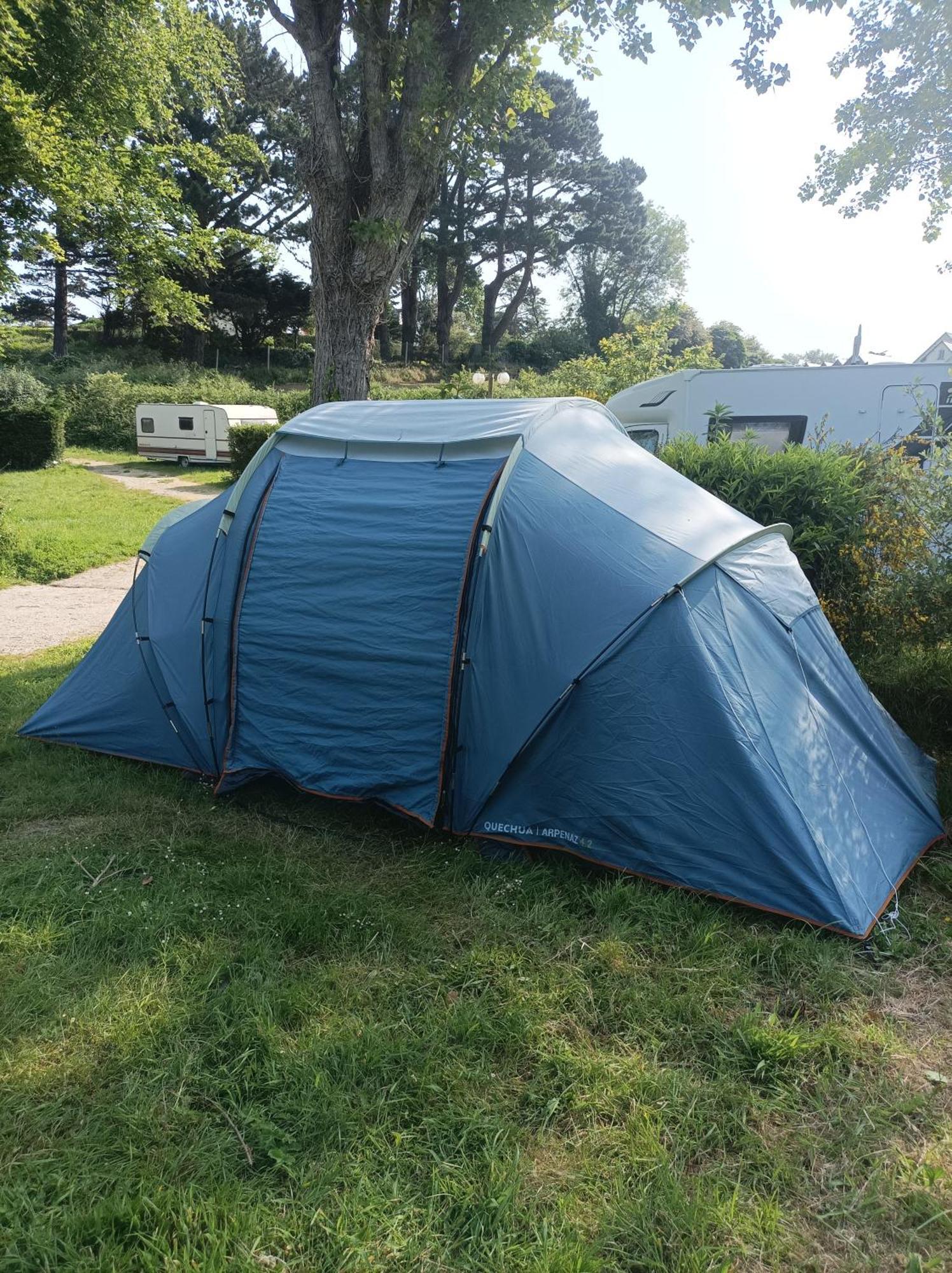 Les Hortensias Grande Tente Familiale Deux Chambres Et Sejour Vue Mer Sur Camping Nature Plestin-les-Grèves Szoba fotó